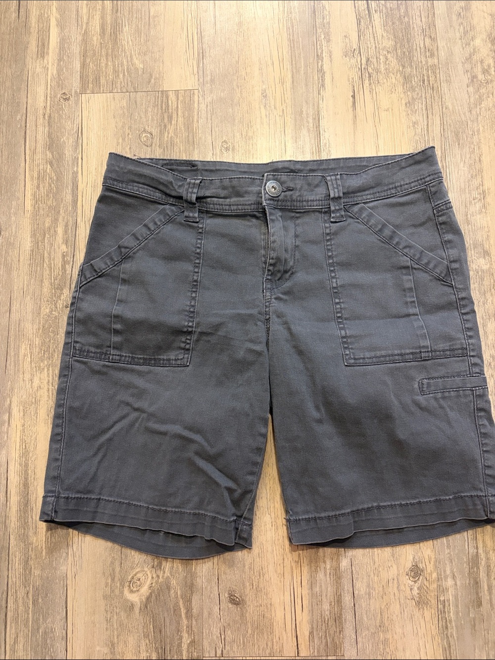 Women’s Casual Utility Shorts in Charcoal